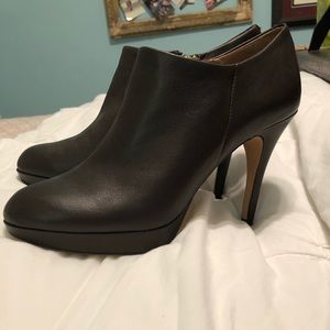 Vince camuto Brown booties